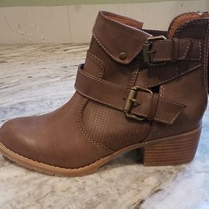 6.5 women's EuroSoft by Sofft Bootie